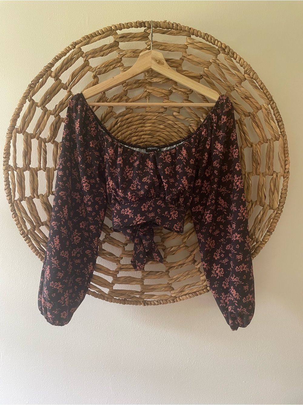 Originality Floral Tie-Front Crop Top